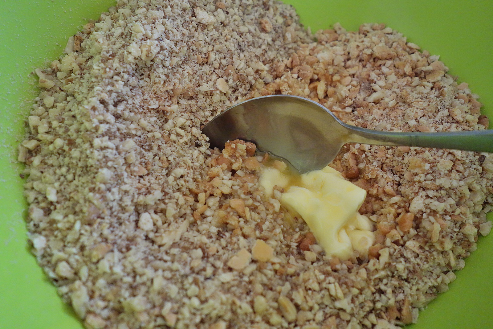 Prajitura cu biscuiti si jeleu de macese