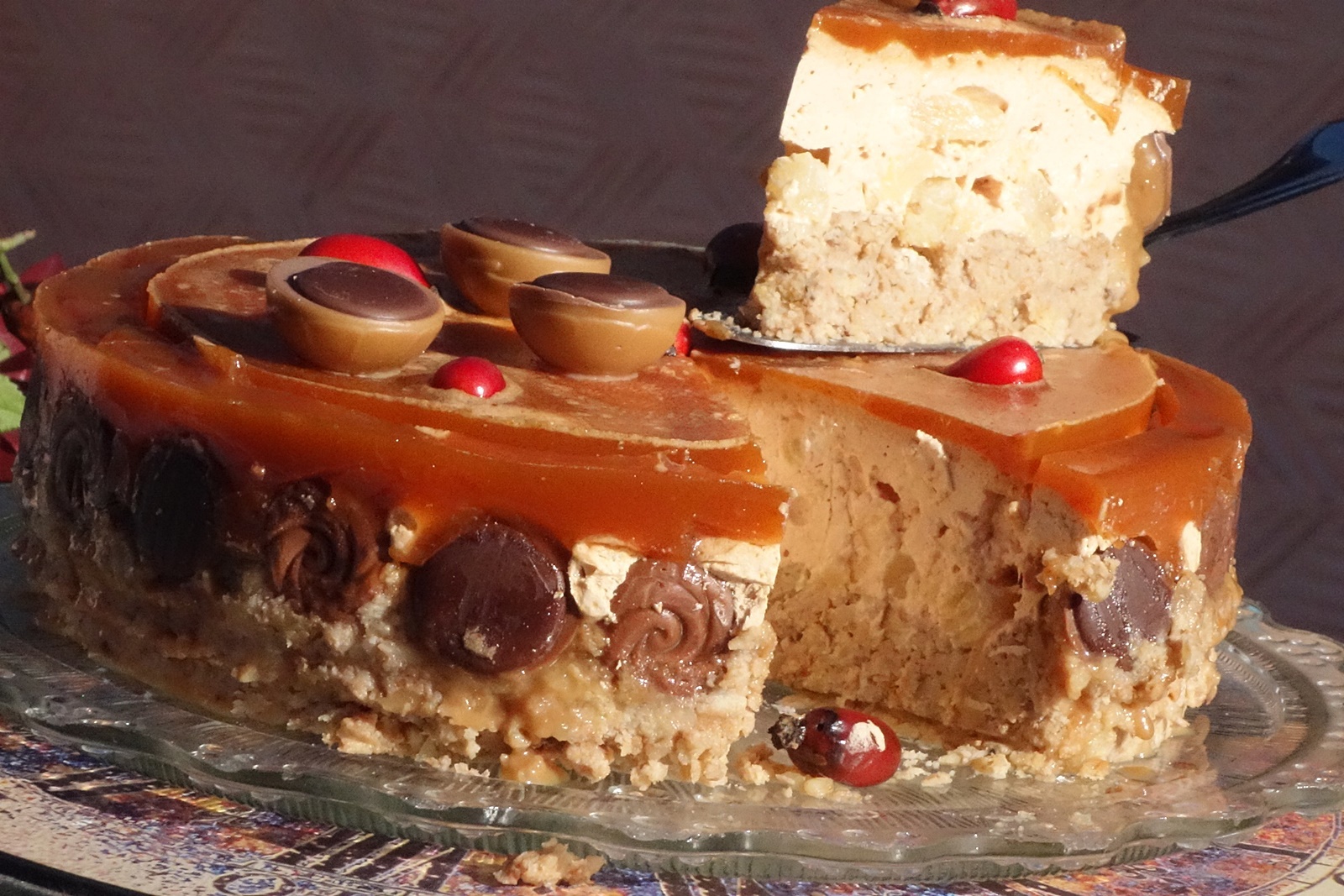 Prajitura cu biscuiti si jeleu de macese