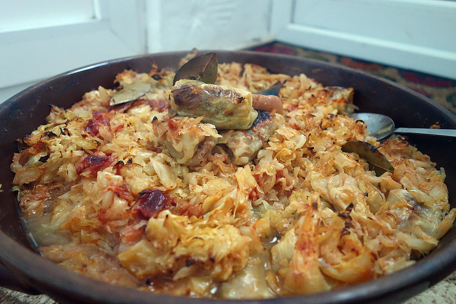 Sarmale de curcan cu varza acra si afumatura de porc