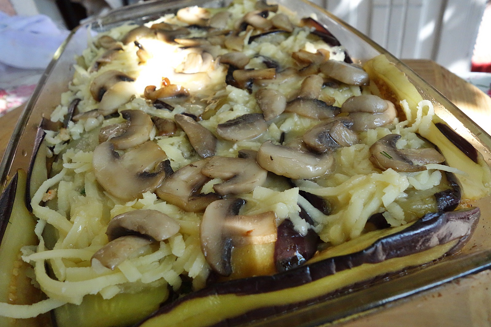 Musaca de vinete cu ciuperci si carne de pasare