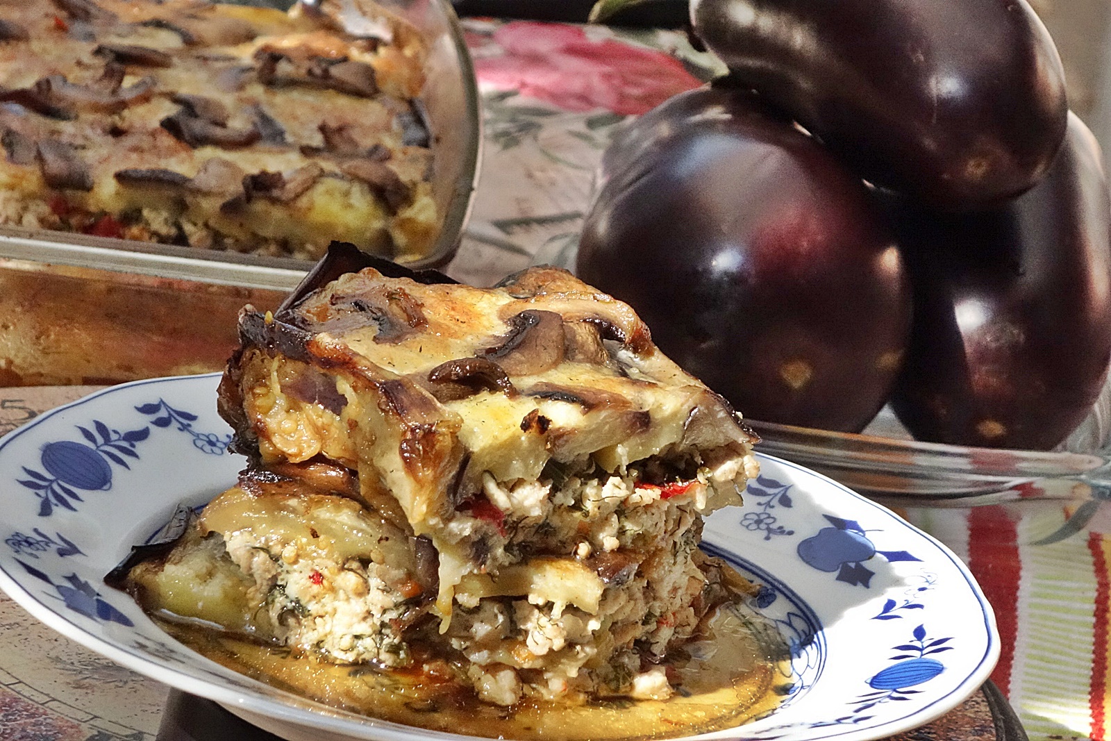 Musaca de vinete cu ciuperci si carne de pasare