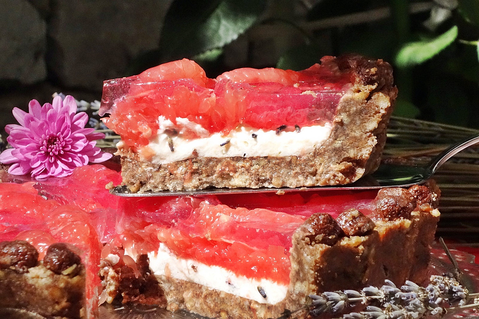 Tarta racoritoare cu grapefruit rosu si lavanda parfumata