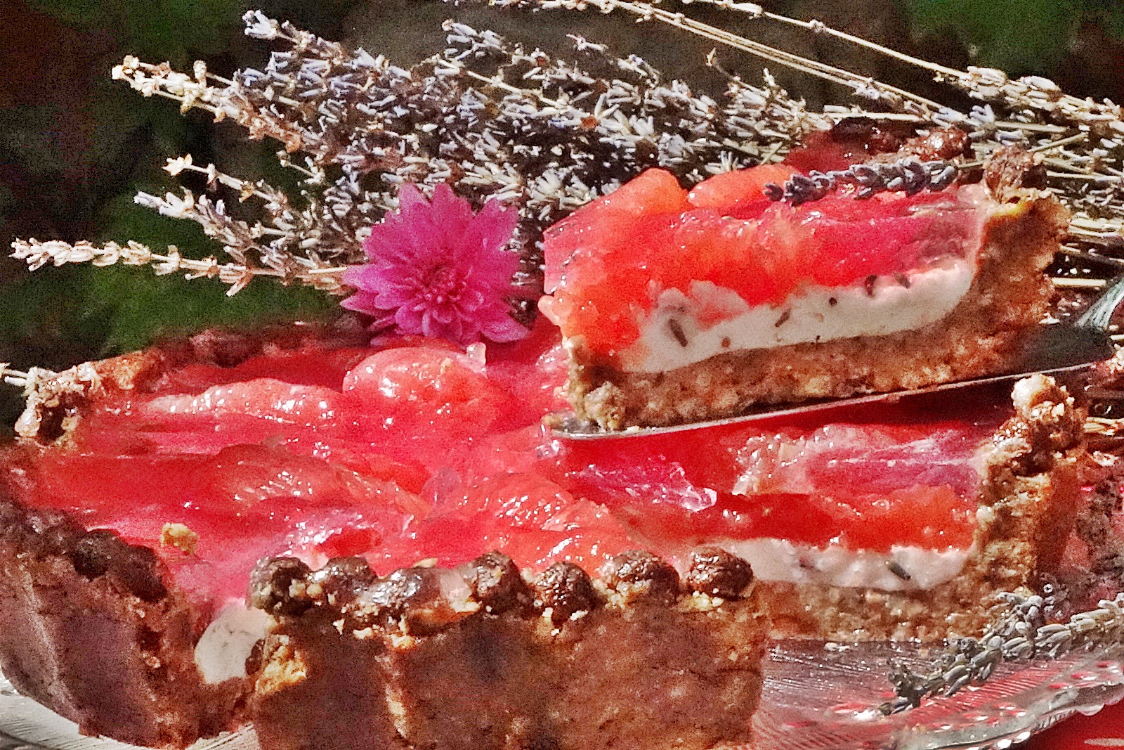 Tarta racoritoare cu grapefruit rosu si lavanda parfumata