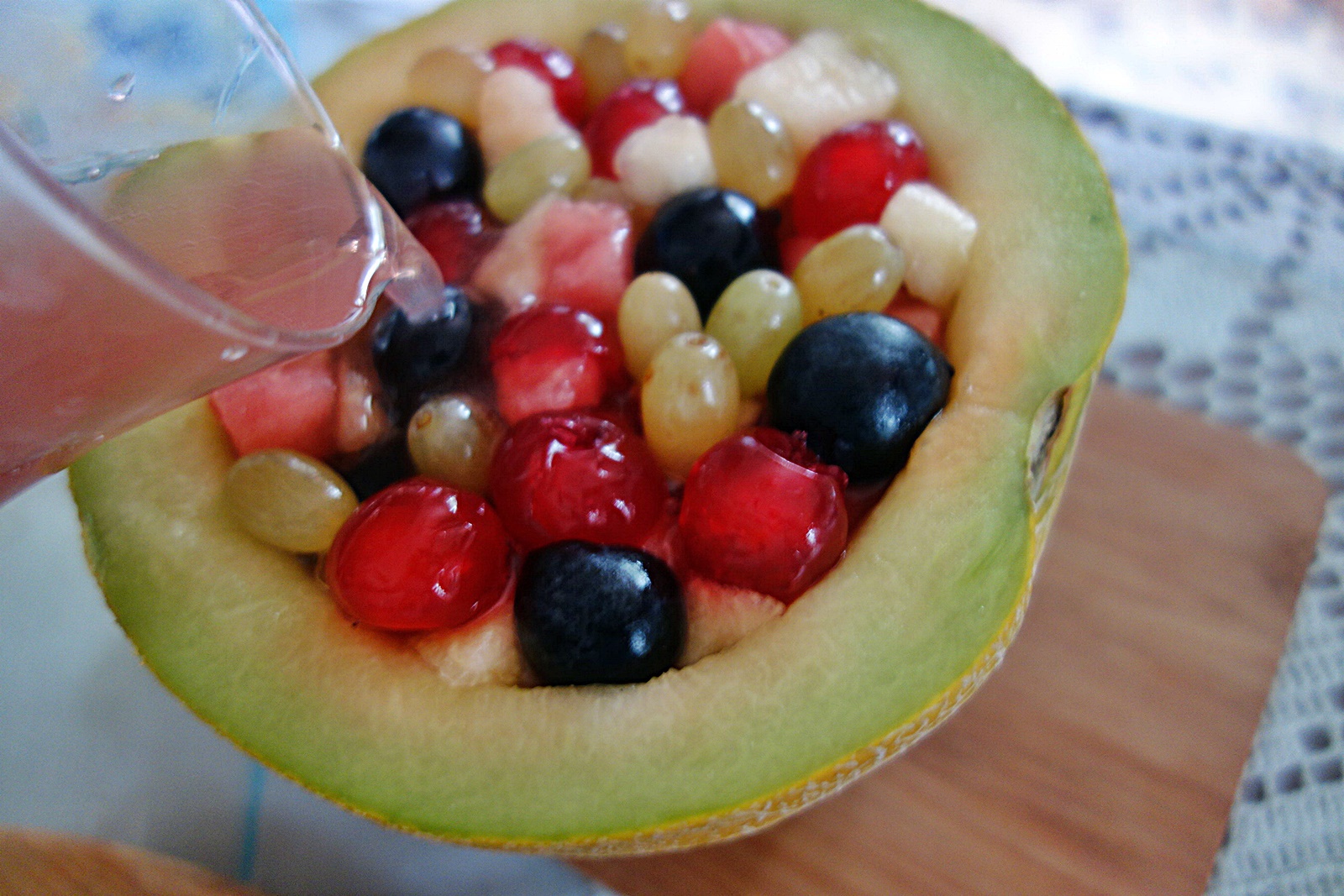 Pepene galben cu fructe in aspic