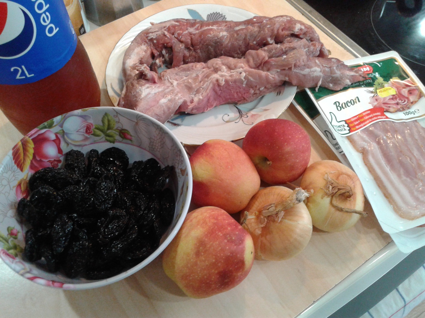 Rulada de carne cu prune uscate