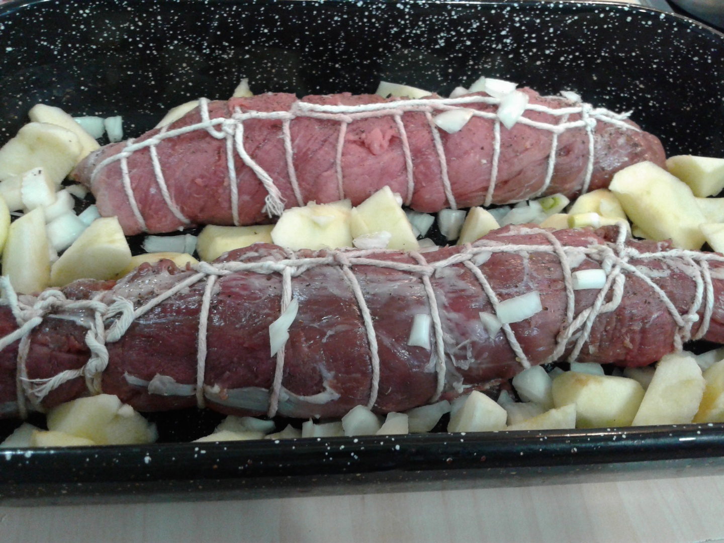 Rulada de carne cu prune uscate