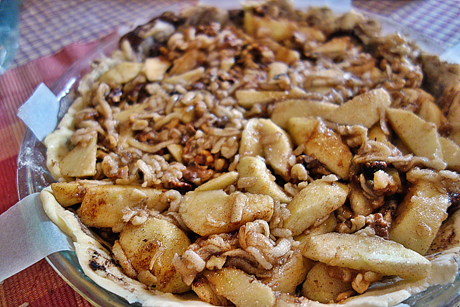 Tarta cu blat fraged din rulouri cu pudra de rascove si umplura de mere