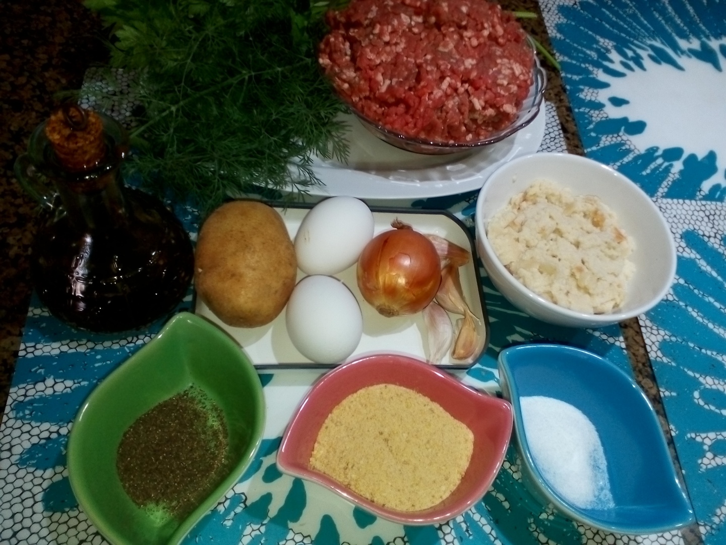 Parjolute moldovenesti in sos, cu garnitura de piure de cartofi