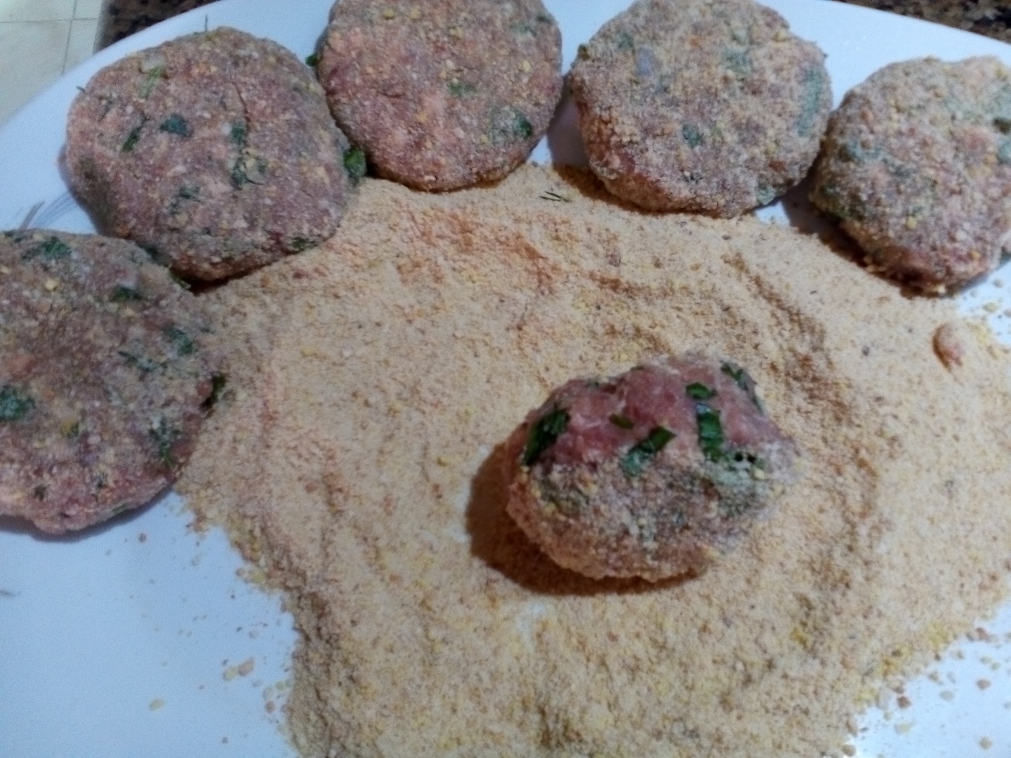 Parjolute moldovenesti in sos, cu garnitura de piure de cartofi