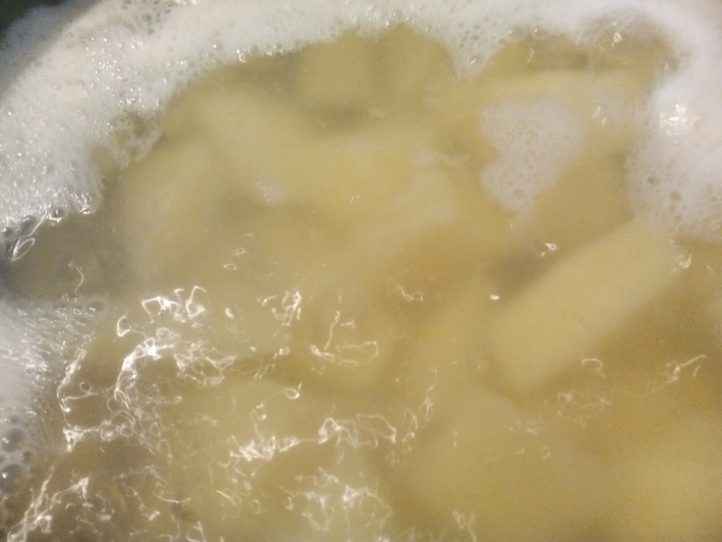 Parjolute moldovenesti in sos, cu garnitura de piure de cartofi
