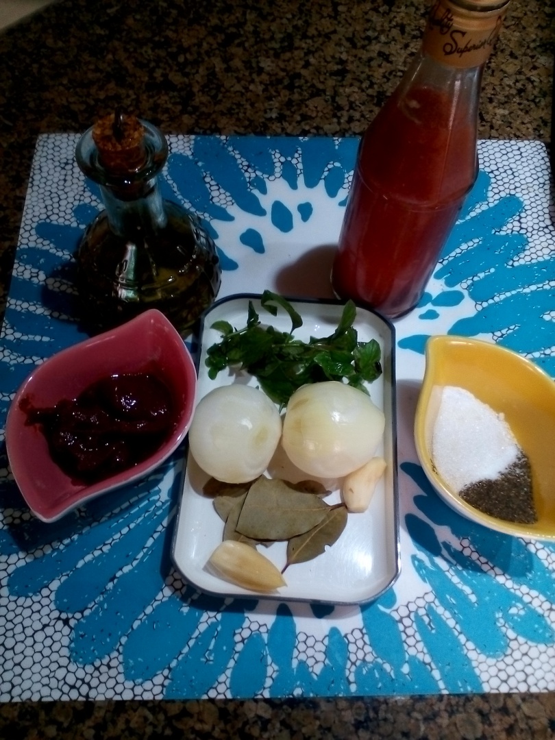 Parjolute moldovenesti in sos, cu garnitura de piure de cartofi