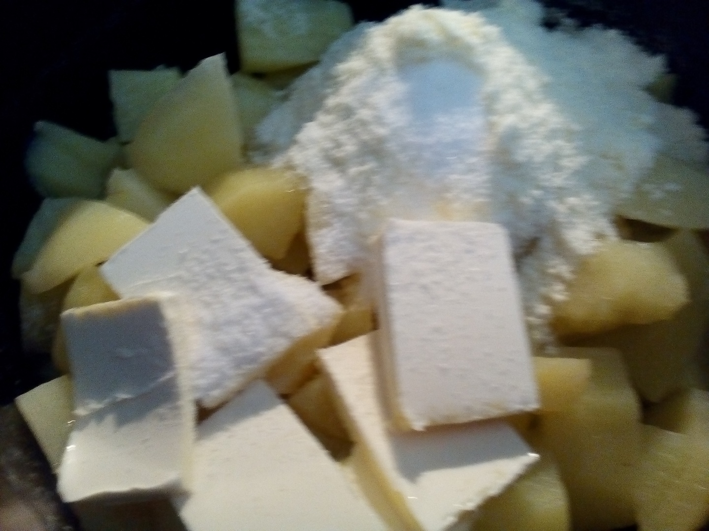 Parjolute moldovenesti in sos, cu garnitura de piure de cartofi