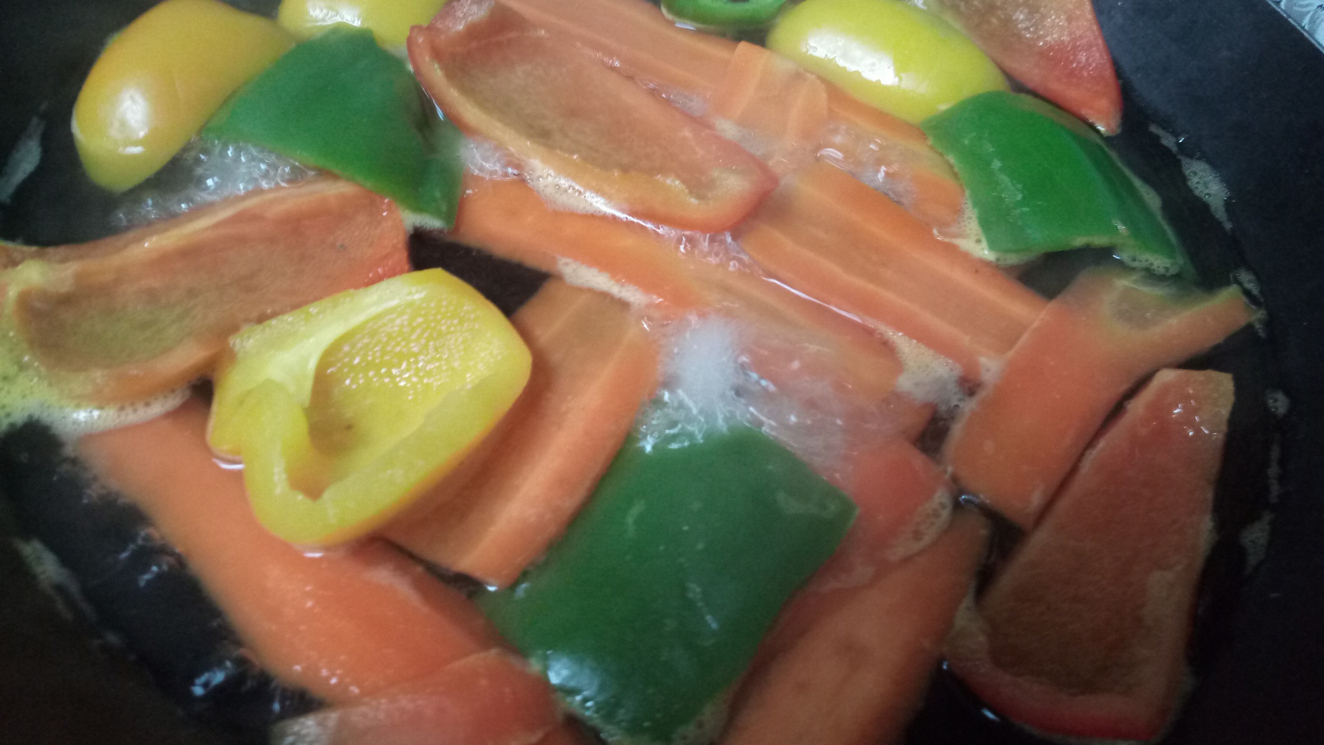 Terina cu legume, cascaval si sunca afumata din piept de curcan