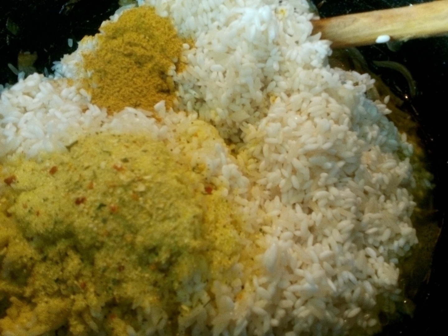 Peste umplut cu legume la cuptor, in sos de rosii cu garnitura de orez