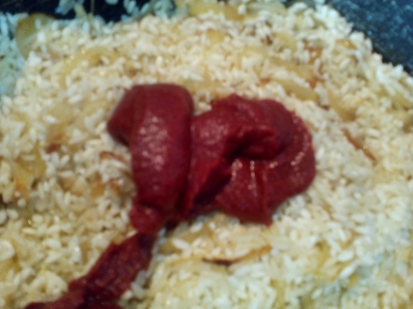 Peste umplut cu legume la cuptor, in sos de rosii cu garnitura de orez