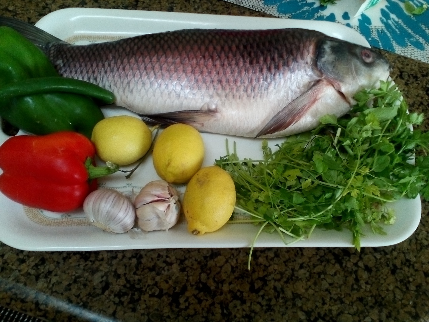 Peste umplut cu legume la cuptor, in sos de rosii cu garnitura de orez