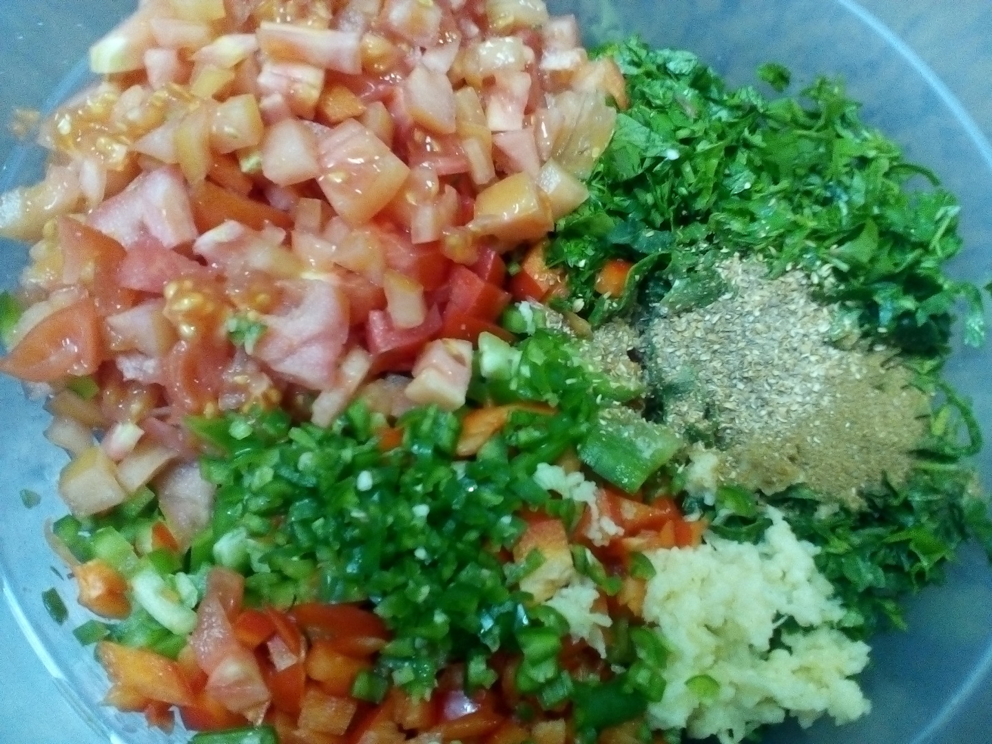 Peste umplut cu legume la cuptor, in sos de rosii cu garnitura de orez