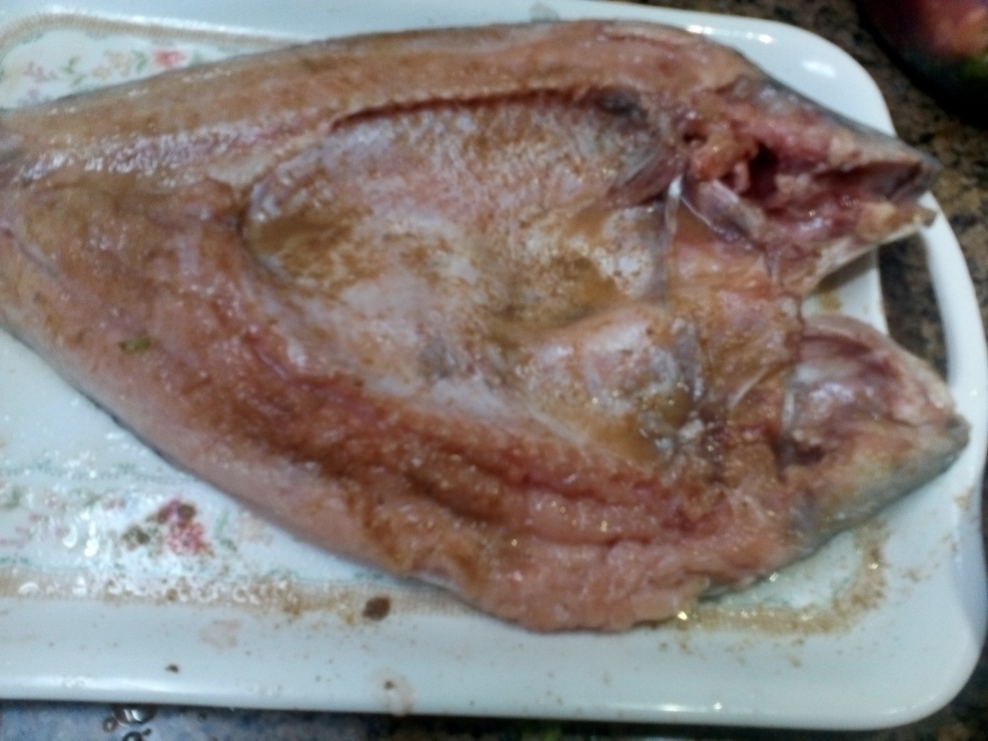 Peste umplut cu legume la cuptor, in sos de rosii cu garnitura de orez