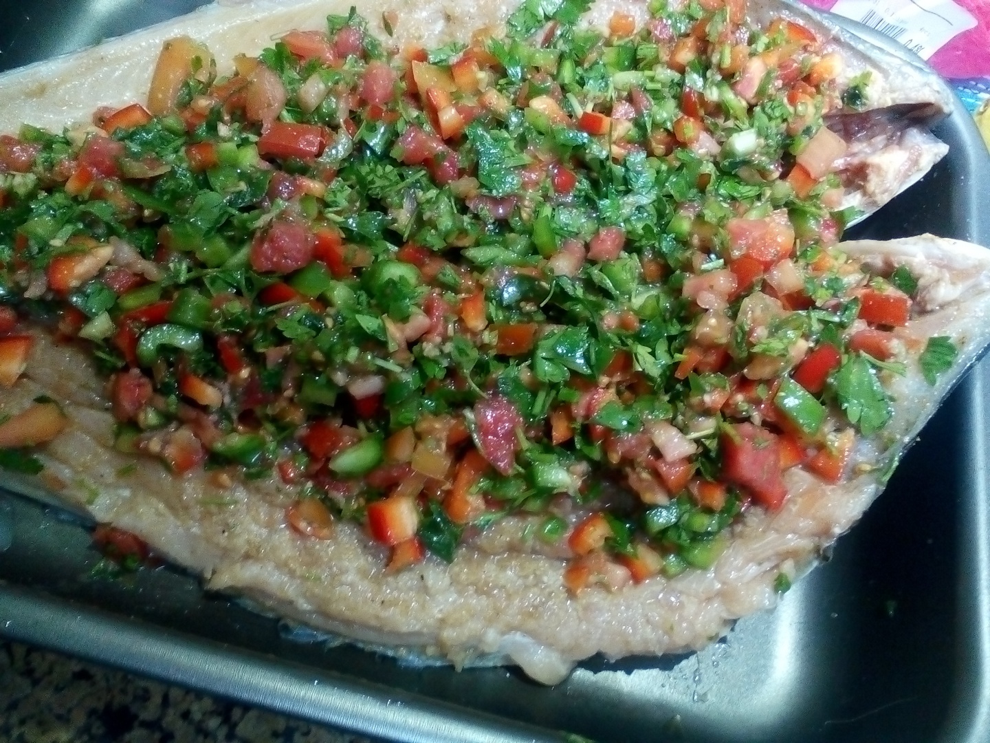 Peste umplut cu legume la cuptor, in sos de rosii cu garnitura de orez