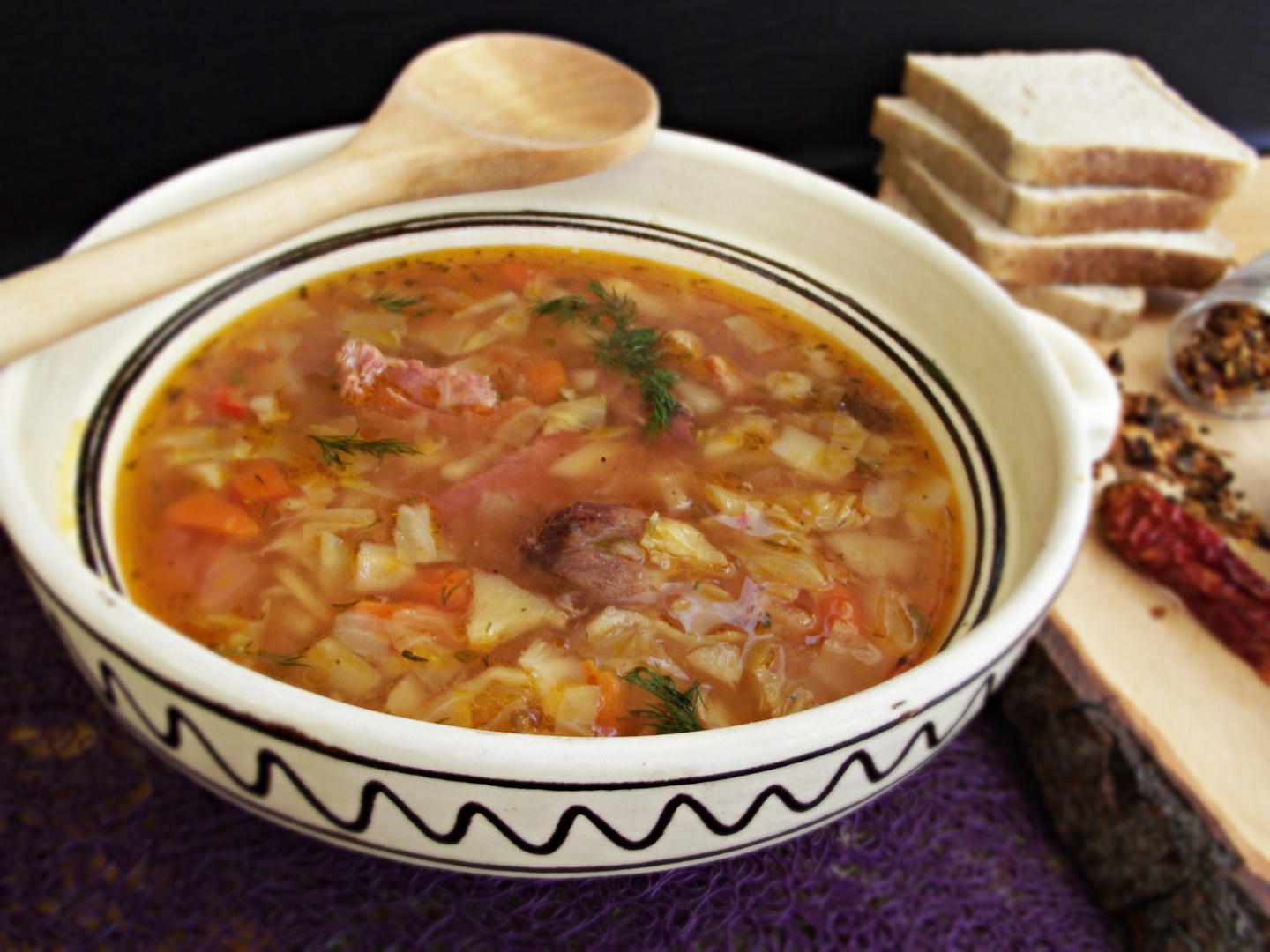 Ciorba de varza cu afumatura de porc