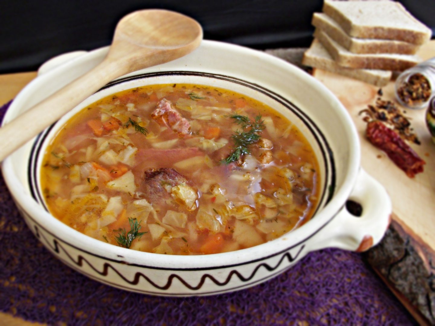 Ciorba de varza cu afumatura de porc