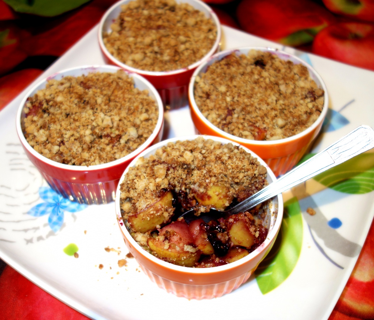 Prajitura rapida cu mere, struguri si aluat sfarmicios