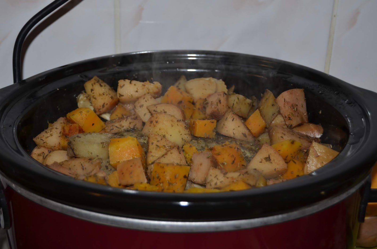 Rata umpluta cu mere, gutui, dovleac si cartofi la Crock Pot