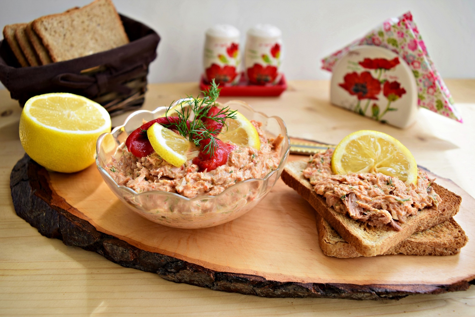 Pasta de ton cu gogosari copti