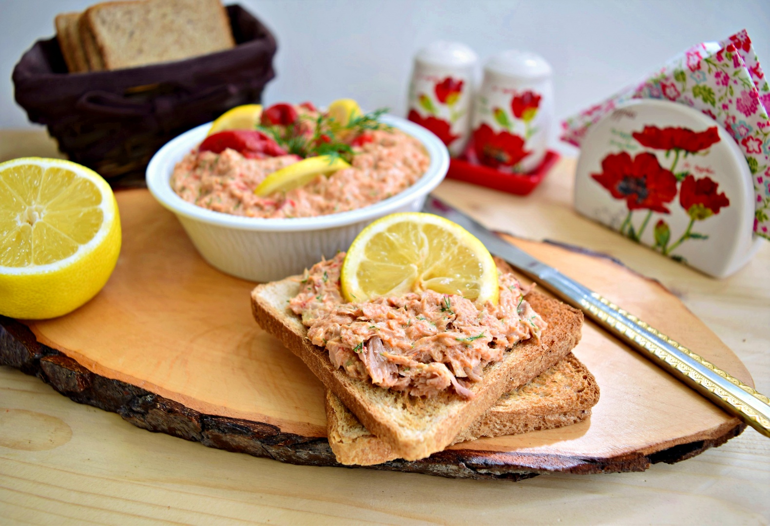 Pasta de ton cu gogosari copti