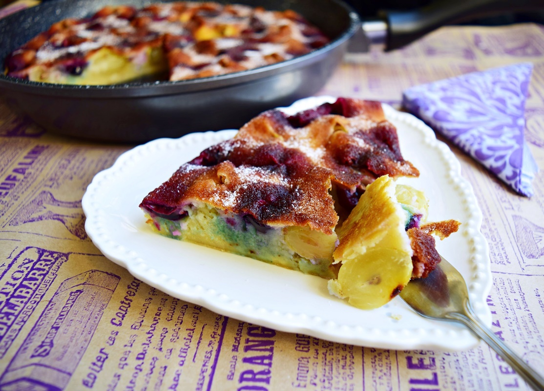 Prajitura rapida cu struguri preparata la tigaie