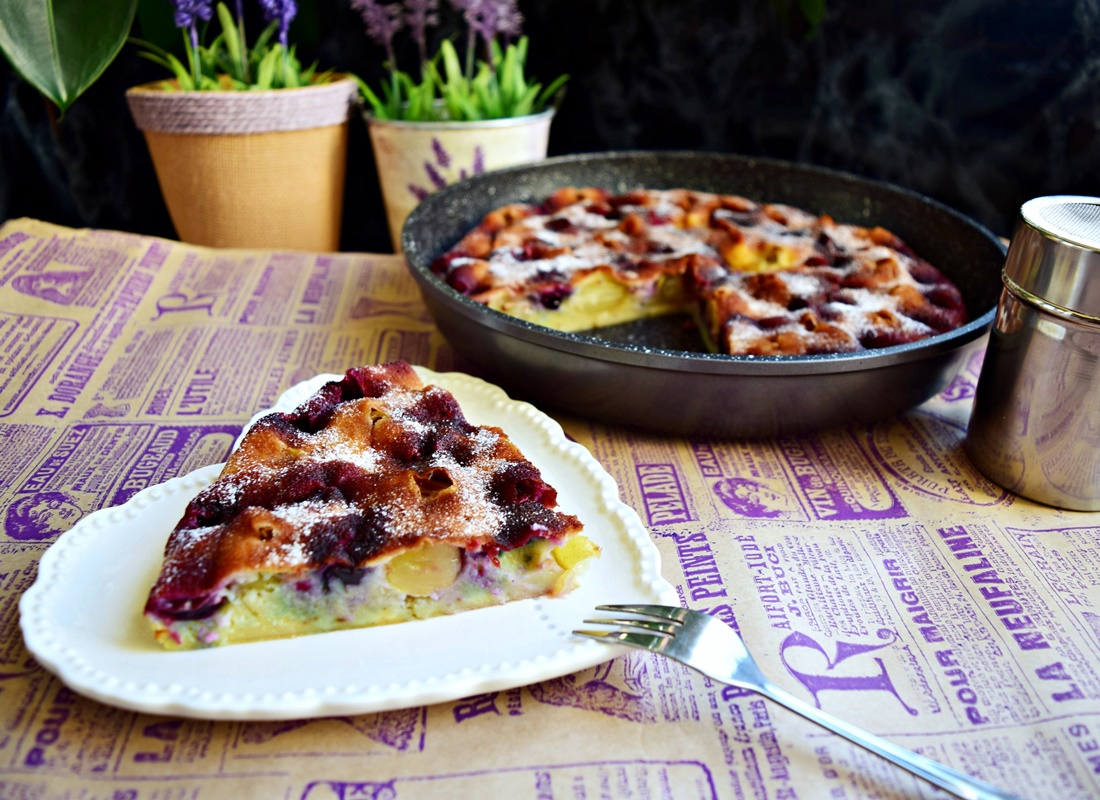 Prajitura rapida cu struguri preparata la tigaie