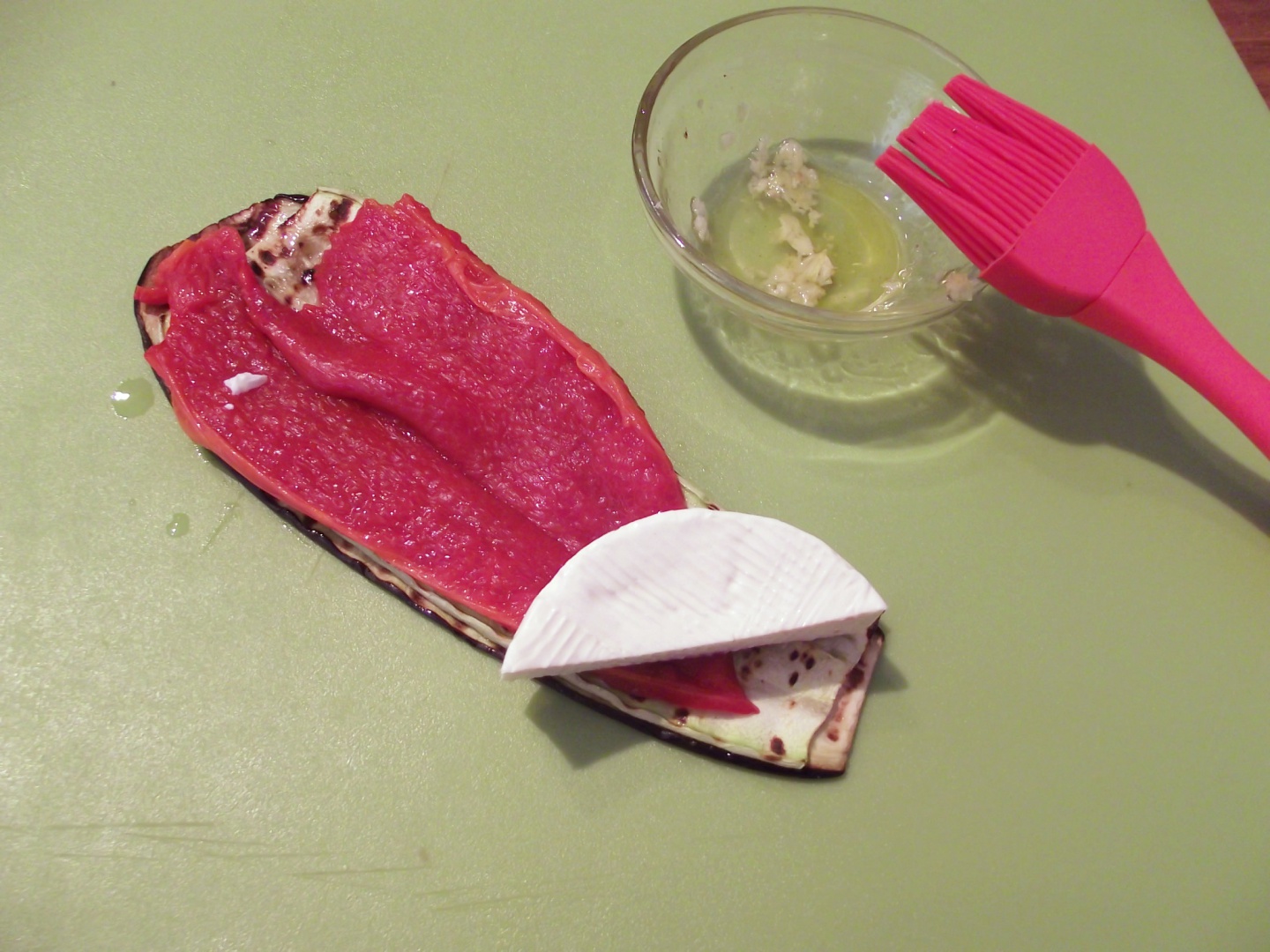 Rulouri aperitiv cu legume la grill si branza. Reteta delicioasa, sanatoasa si usor de preparat