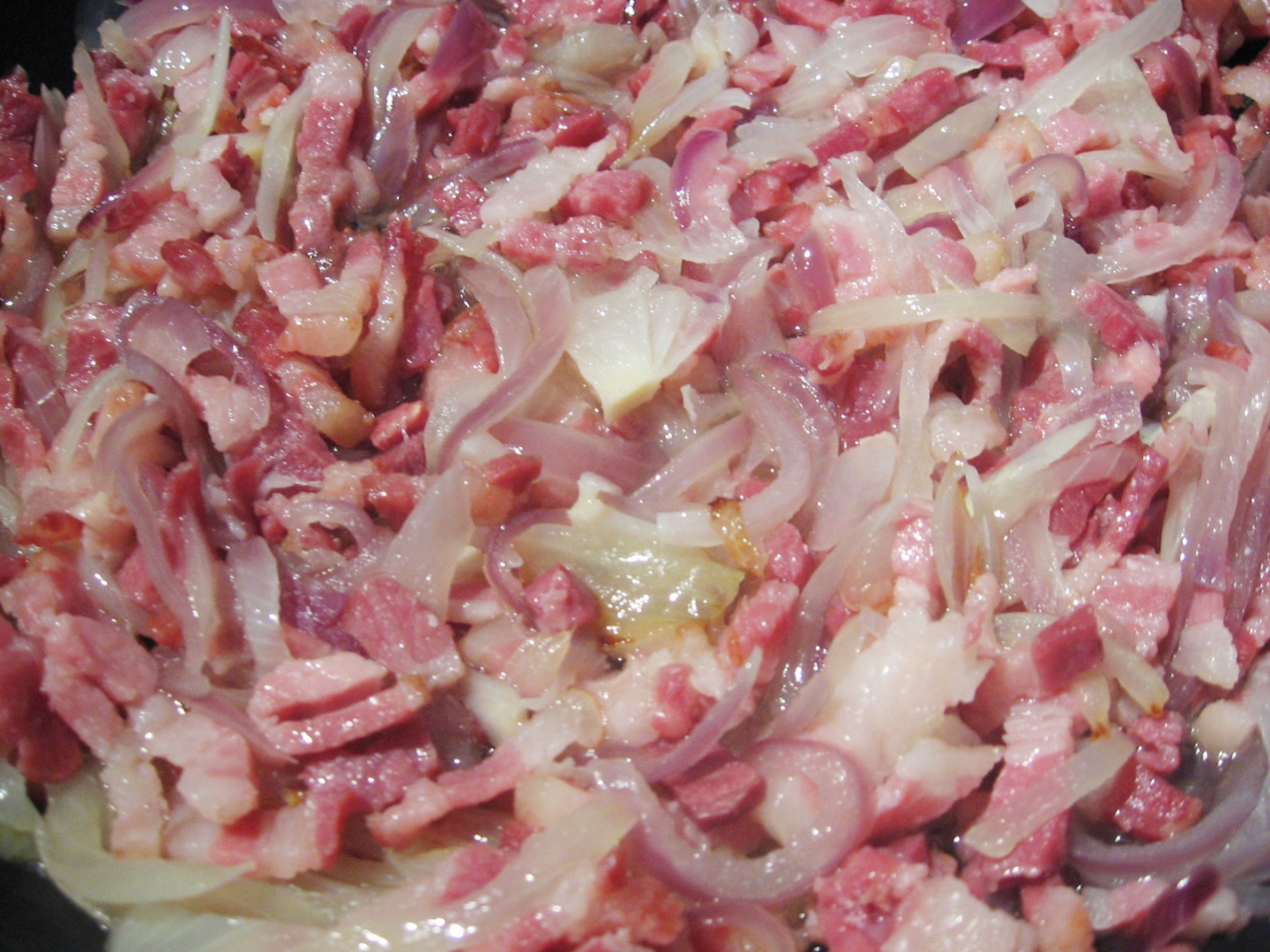 Cartofi la cuptor cu gogosari si bacon afumat