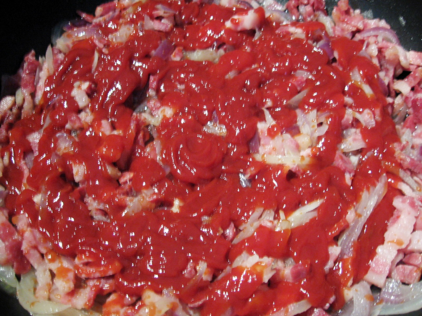 Cartofi la cuptor cu gogosari si bacon afumat