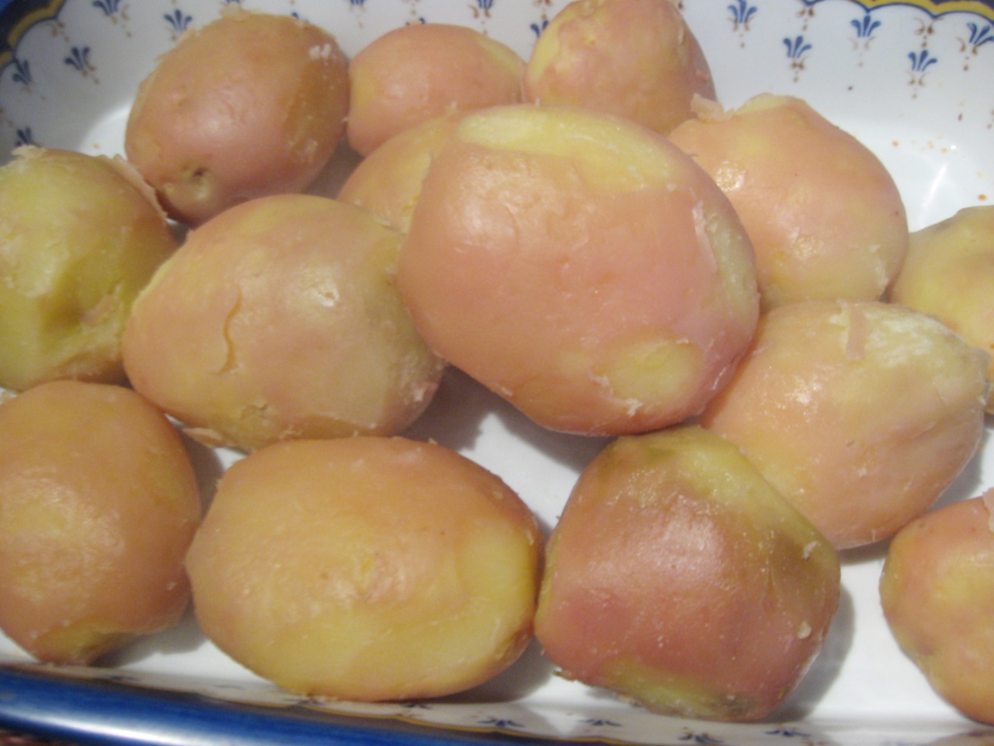 Cartofi la cuptor cu gogosari si bacon afumat