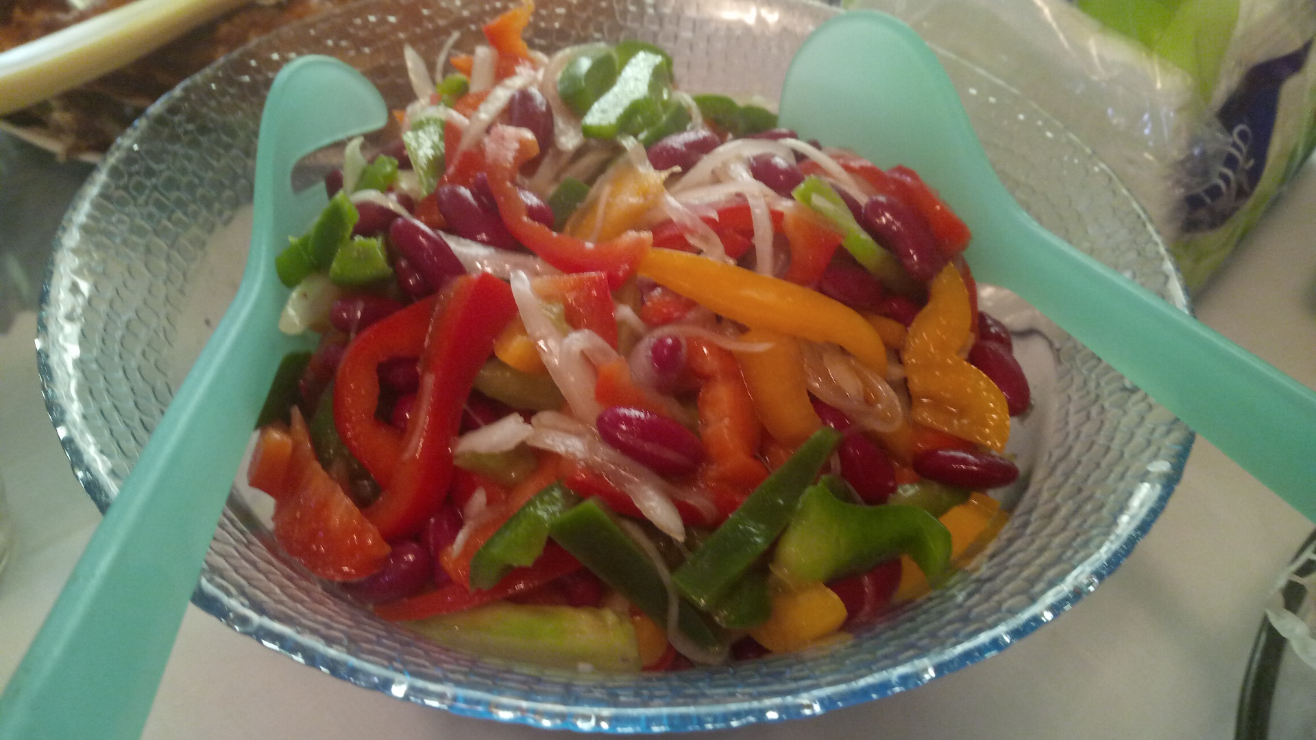 Salata de fasole rosii cu legume