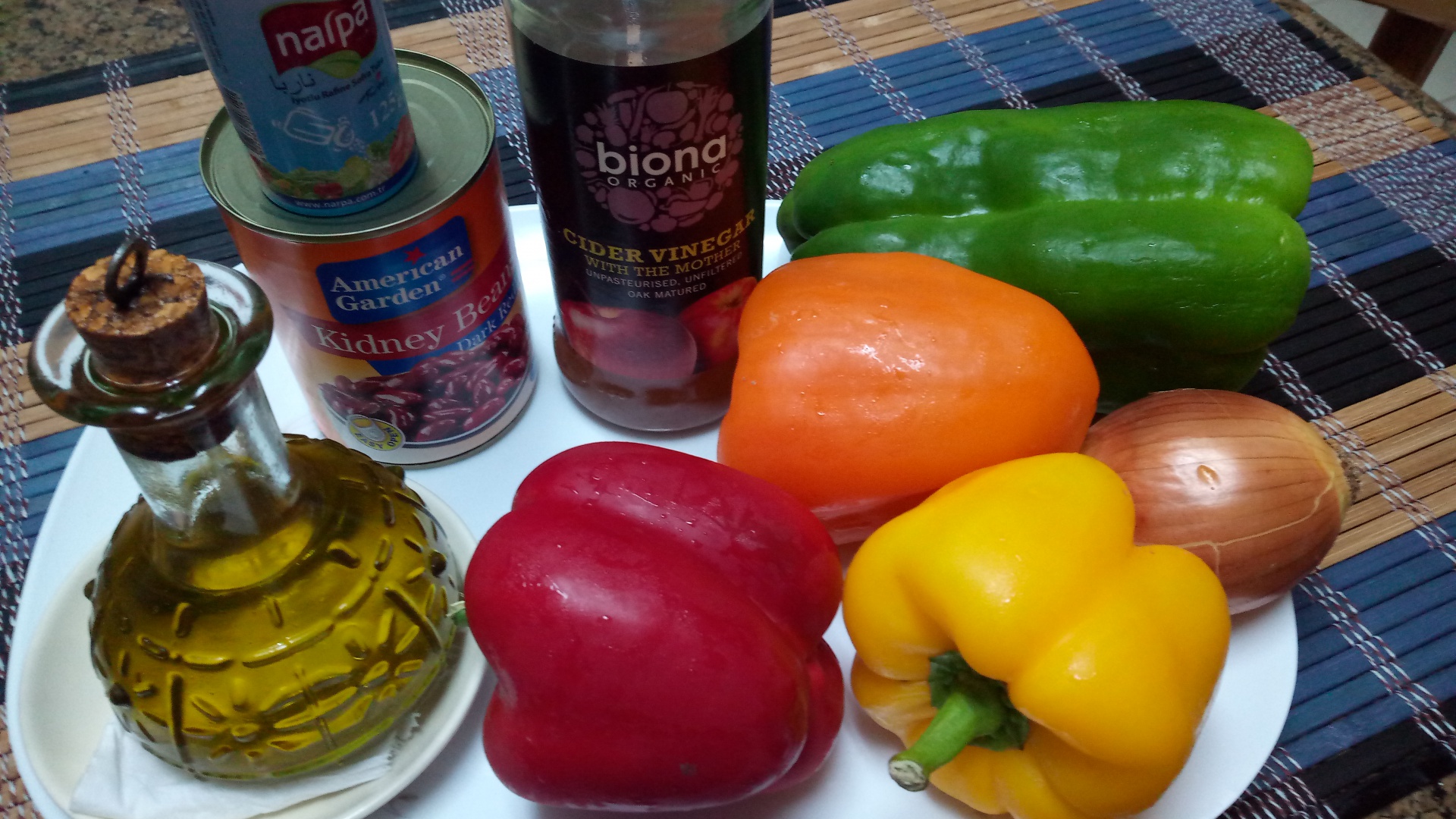 Salata de fasole rosii cu legume