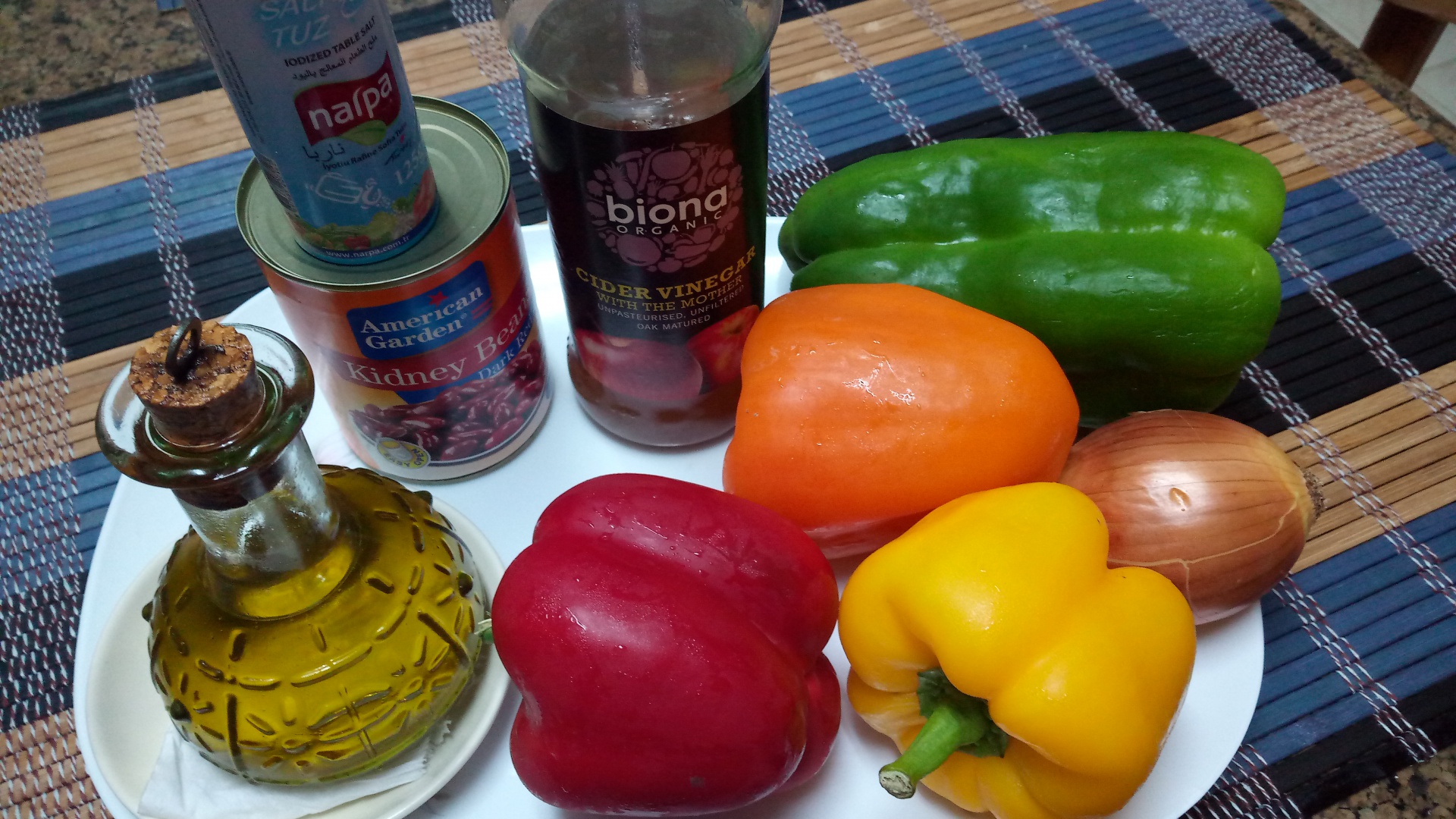 Salata de fasole rosii cu legume