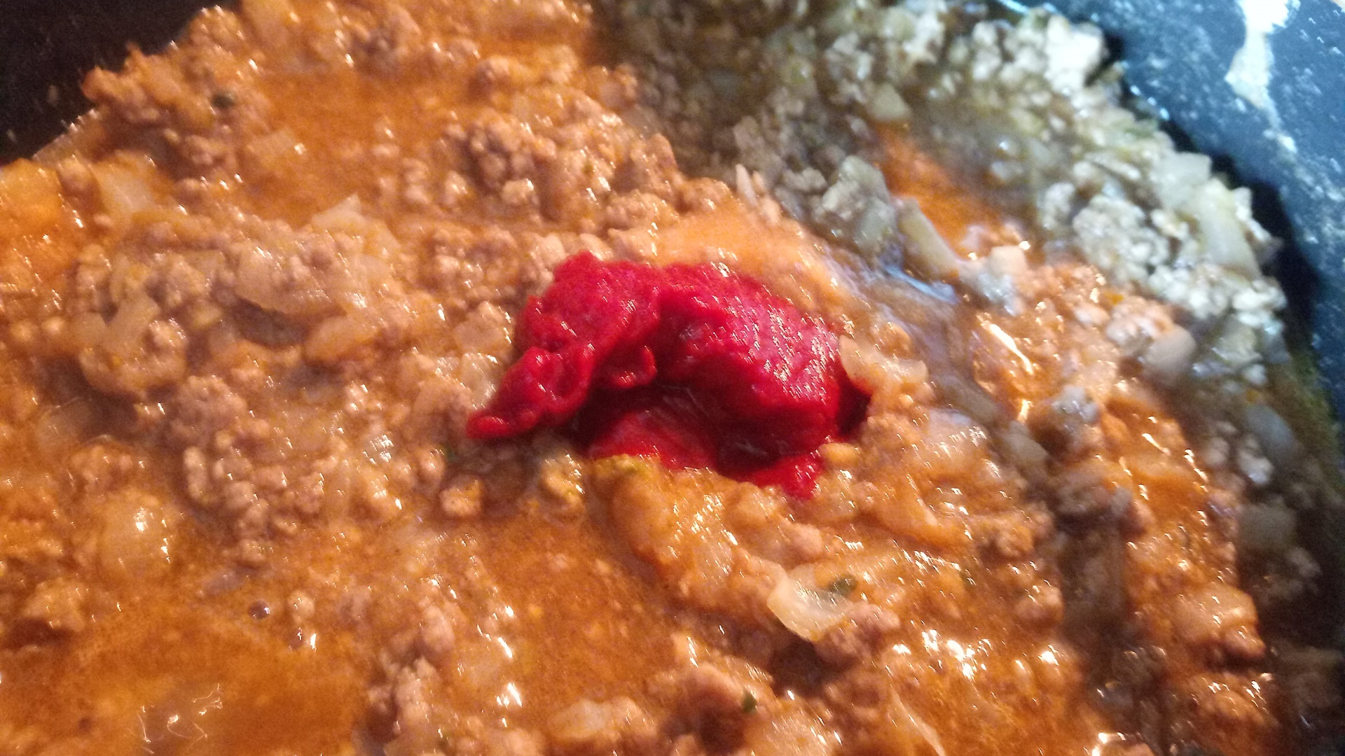 Anghinare cu carne tocata in sos de rosii la cuptor, cu garnitura de orez