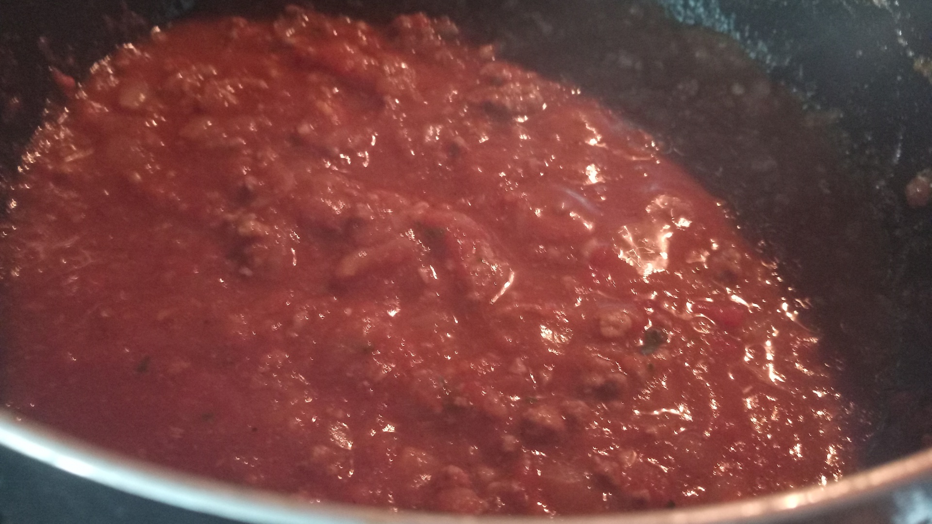 Anghinare cu carne tocata in sos de rosii la cuptor, cu garnitura de orez