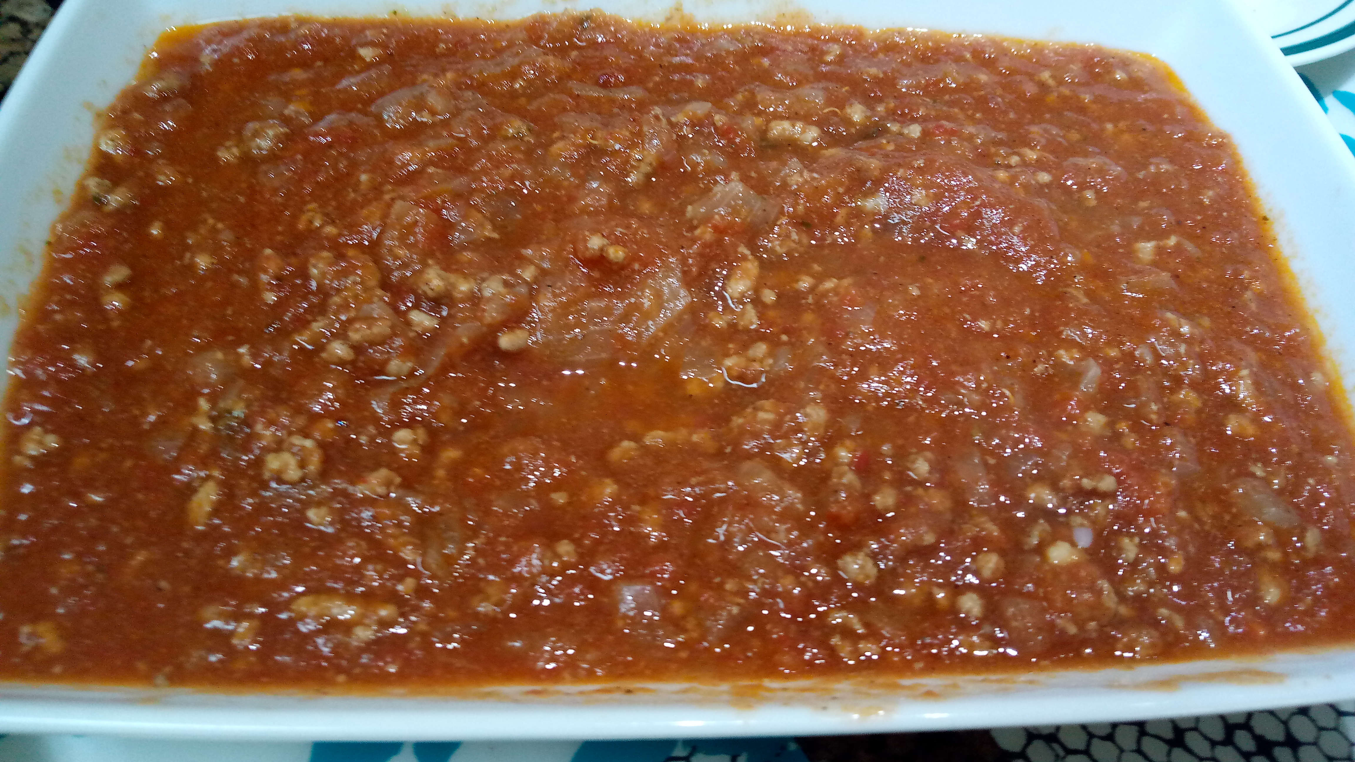 Anghinare cu carne tocata in sos de rosii la cuptor, cu garnitura de orez