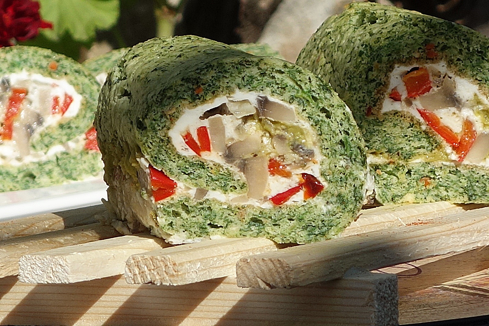 Rulada cu spanac, branza, ciuperci si ardei kapia rosu