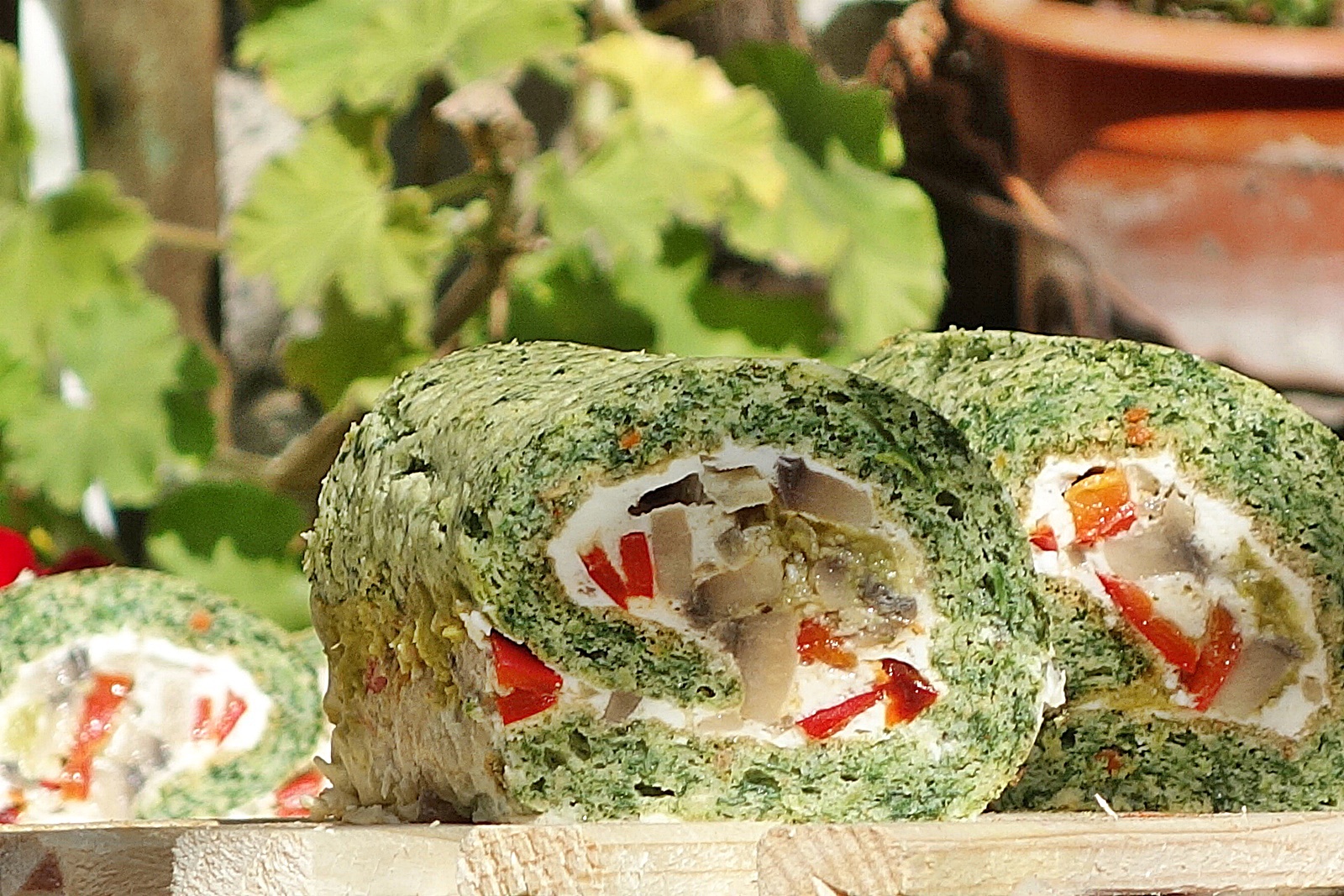 Rulada cu spanac, branza, ciuperci si ardei kapia rosu