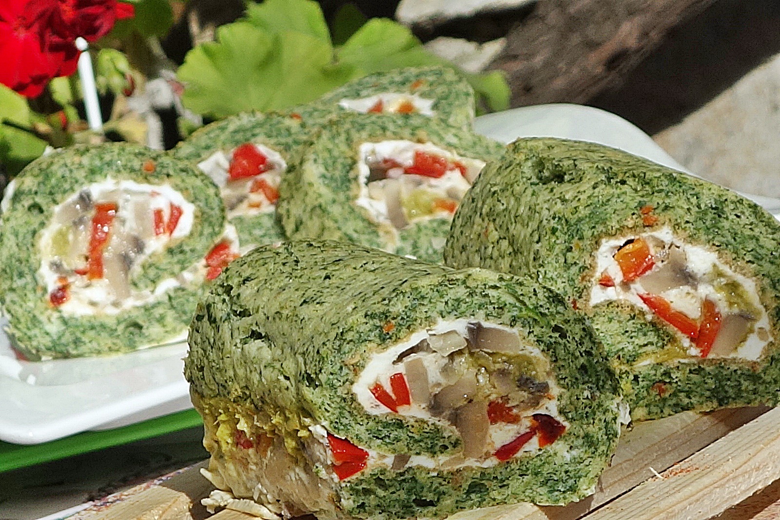 Rulada cu spanac, branza, ciuperci si ardei kapia rosu