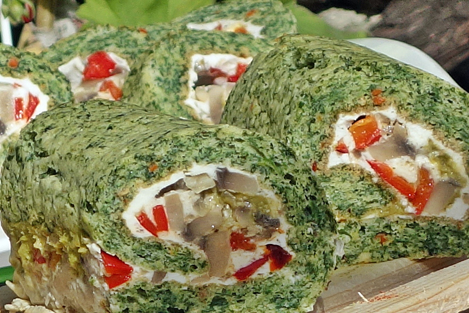 Rulada cu spanac, branza, ciuperci si ardei kapia rosu