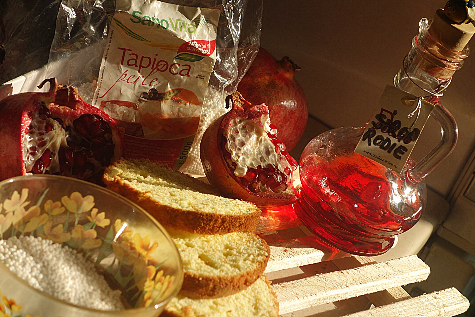 Prajitura cu perle de tapioca fierte in sirop de rodie