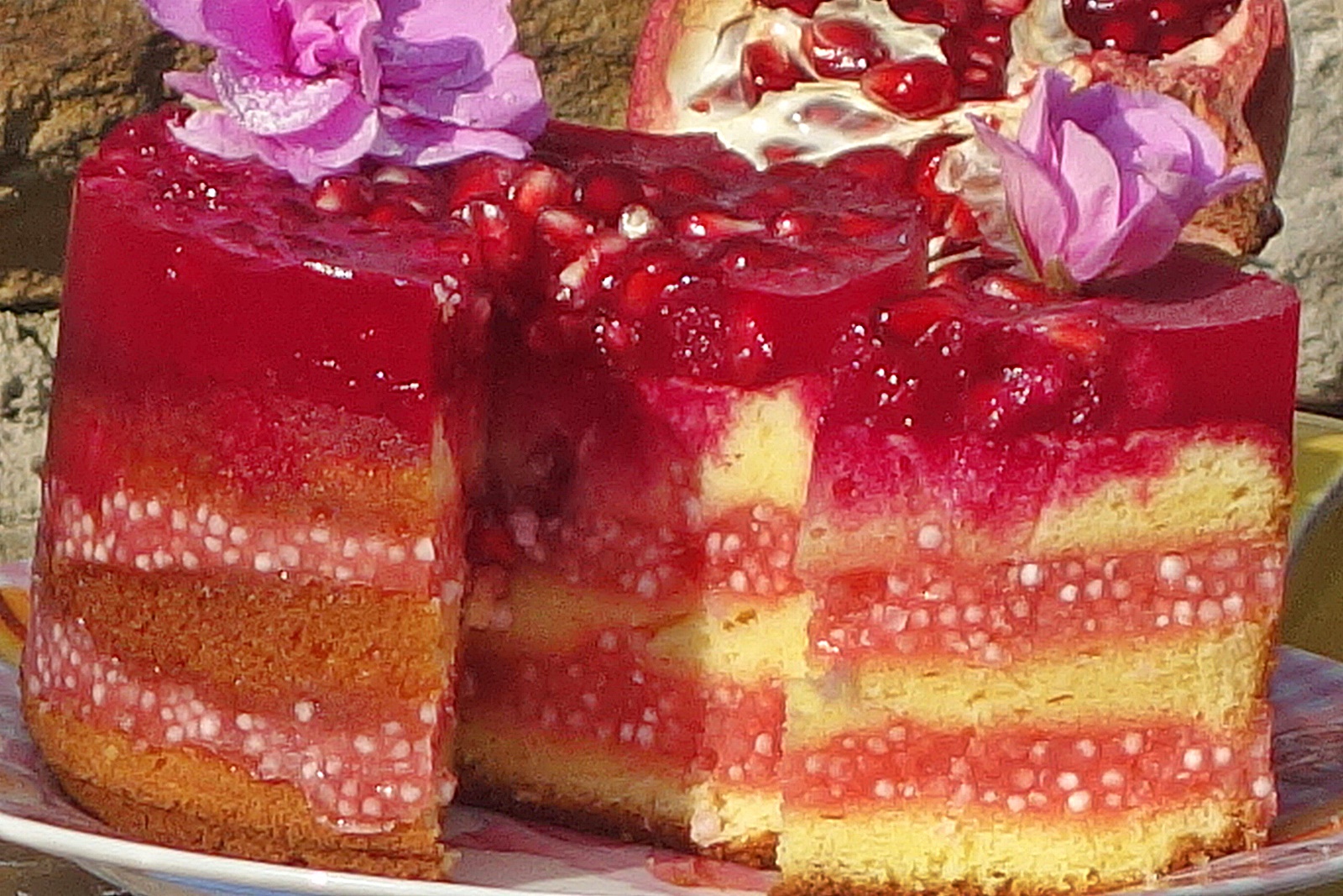 Prajitura cu perle de tapioca fierte in sirop de rodie