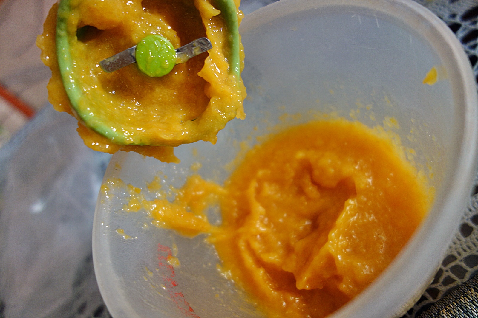 Deliciu cu fructe deshidratate si crusta de nuci