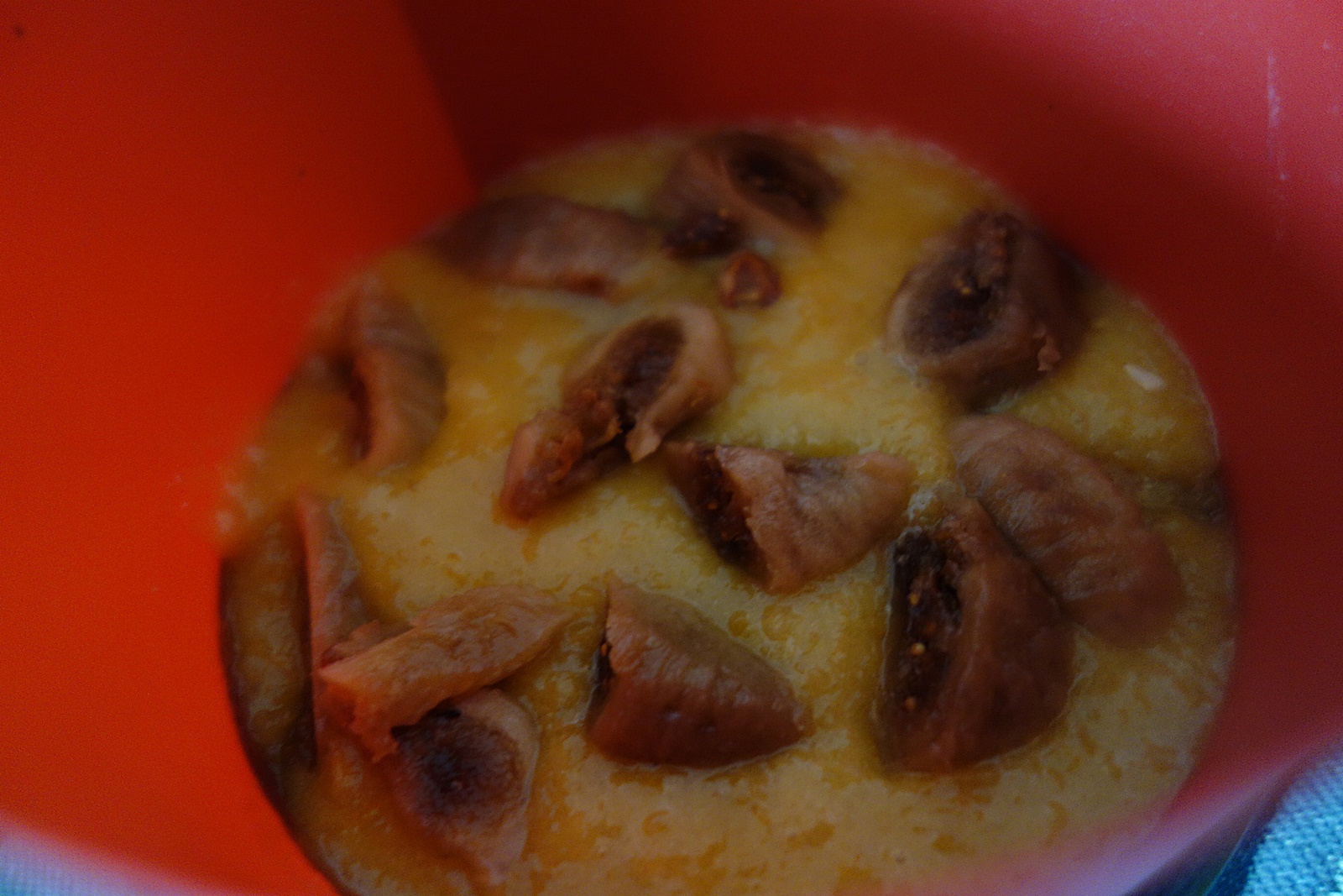 Deliciu cu fructe deshidratate si crusta de nuci