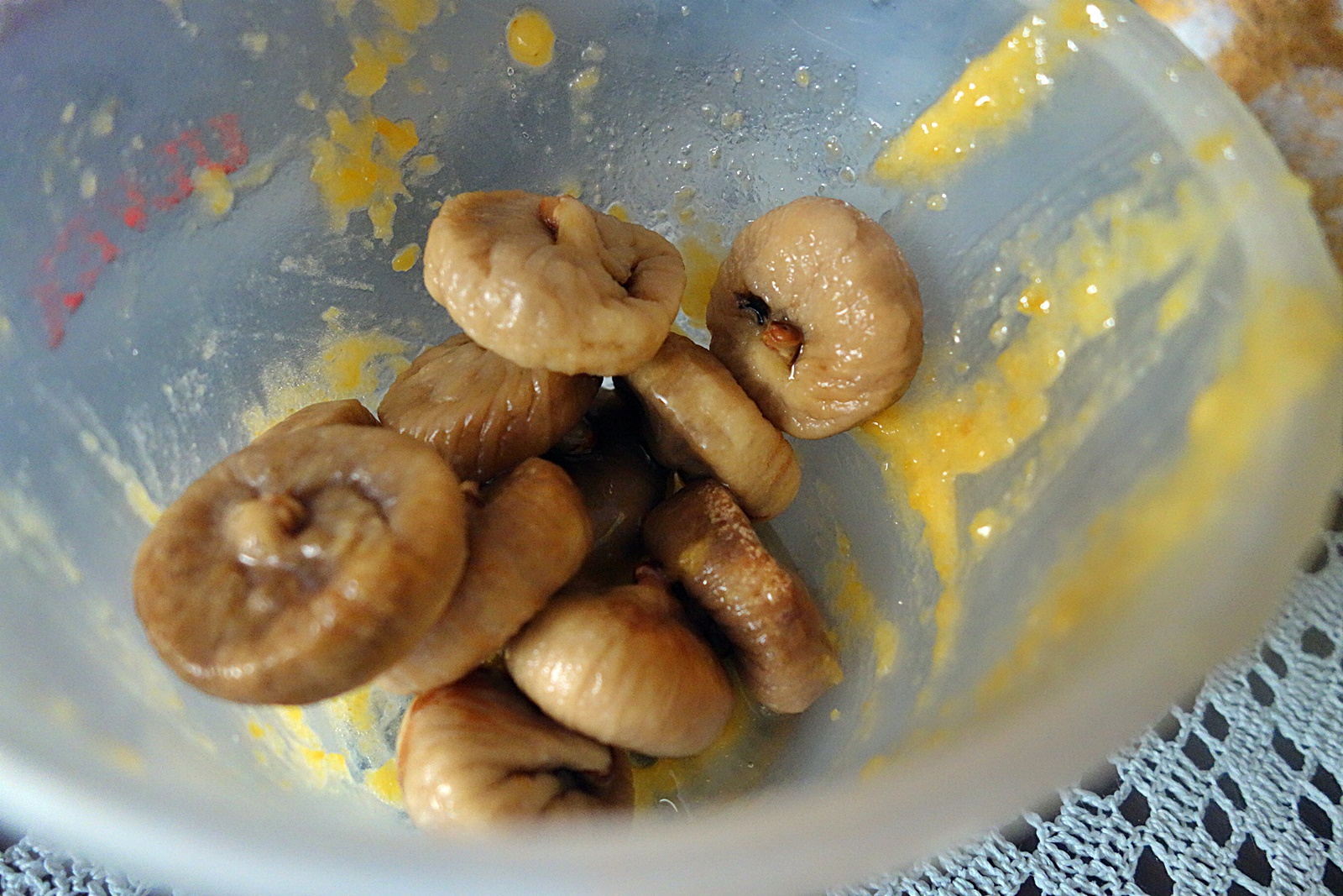 Deliciu cu fructe deshidratate si crusta de nuci